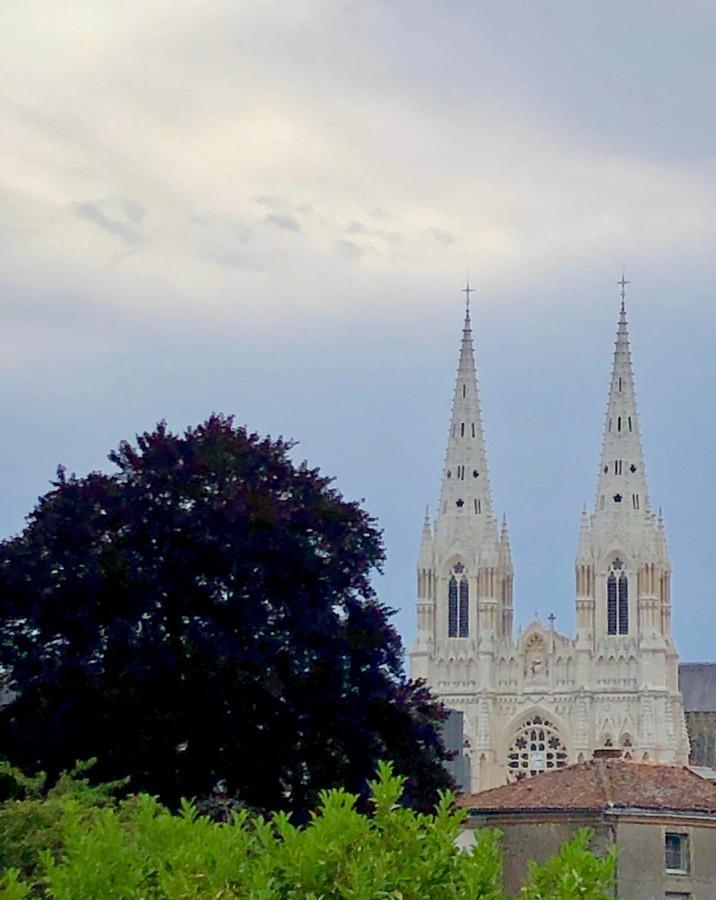 Hotel Au Rez De Jardin Cholet Exteriér fotografie